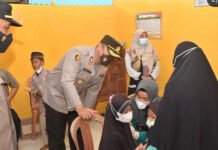 Hadiri Vaksinasi Anak Di Madrasah, Kapolres Tanah Laut Beri Semangat Dan Motivasi