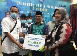 Jhonlin Group Kembali Bantu Masyarakat, Ribuan Nelayan,Guru Ngaji Serta PKL Berhasil Terima BPJS